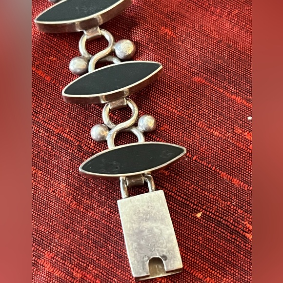 Vintage Mexican Sterling and Onyx Bracelet - Picture 5 of 8